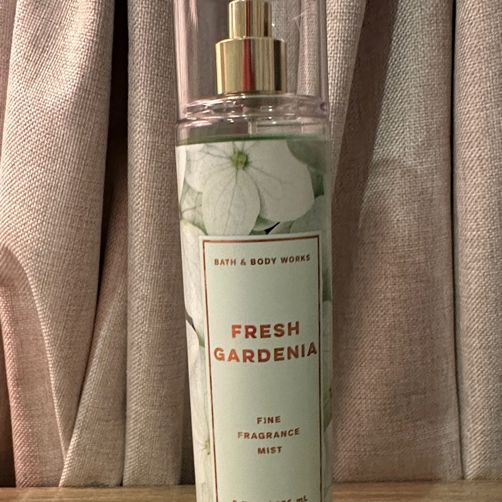 Bath & Body Works Fresh Gardenia Mist - White and Gold